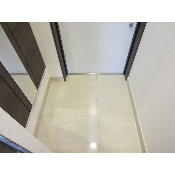 LIBR GRANT 世田谷弦巻の玄関