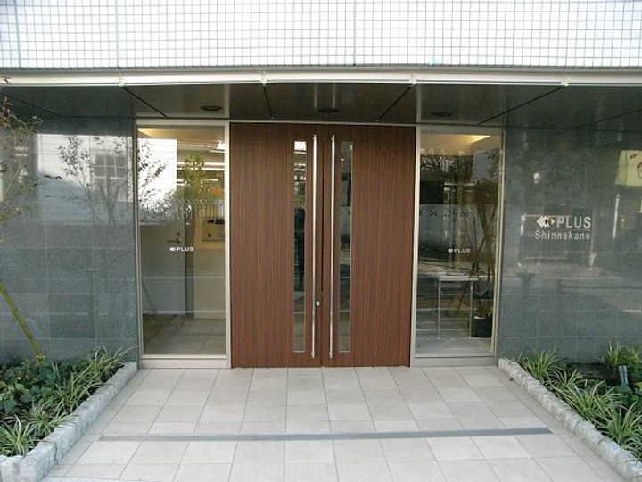エスティメゾン新中野303号室の外観