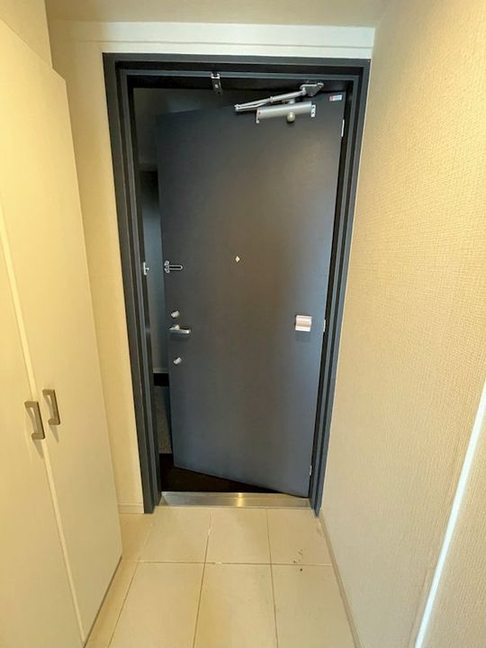 エスティメゾン高円寺301号室の玄関