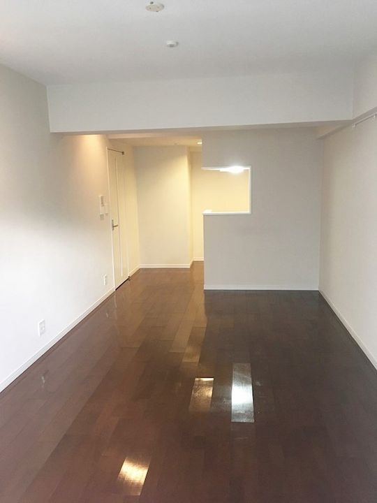 エスティメゾン高円寺301号室の居間