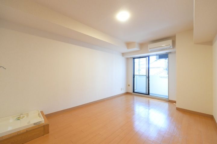 東京都豊島区池袋本町1丁目の賃貸マンションの居間