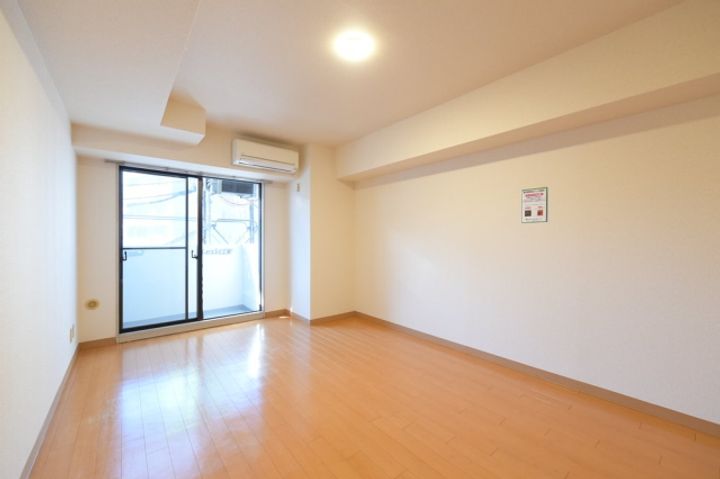 東京都豊島区池袋本町1丁目の賃貸マンションの居間