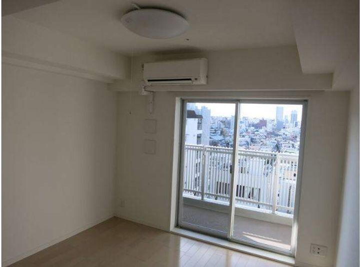 ラクアスレジデンス東新宿の居間