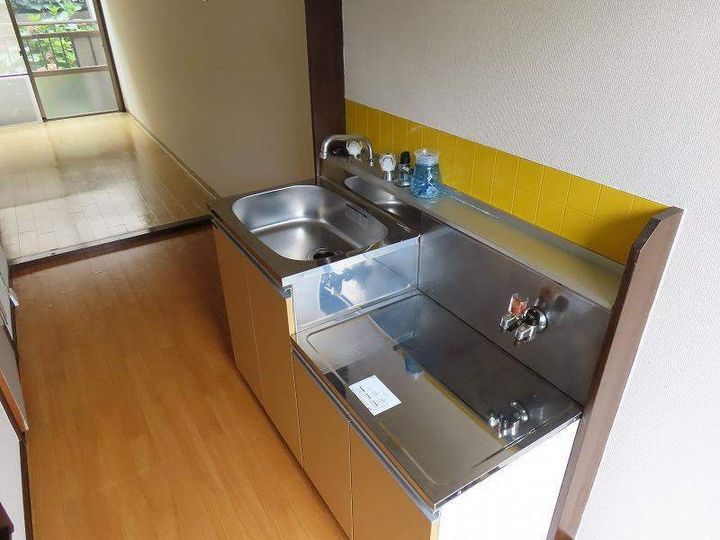 SKハイツ102号室のキッチン