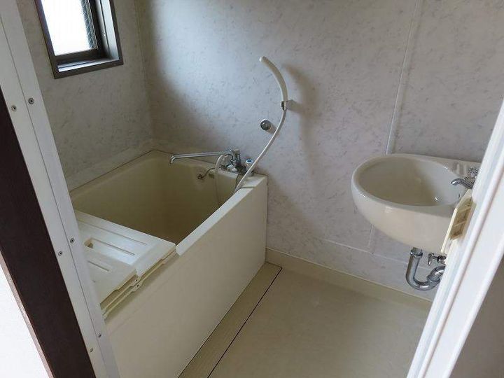 SKハイツ102号室の風呂