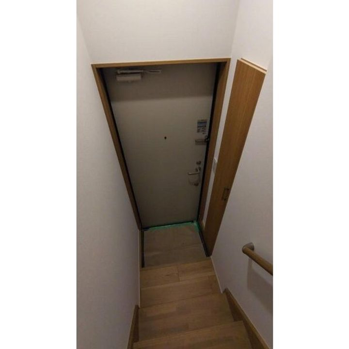 WOOD CREST 天沼 RESIDENCEの玄関