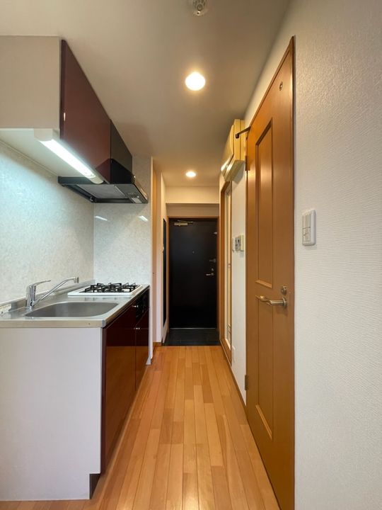 東京都港区芝2丁目の賃貸マンションの玄関