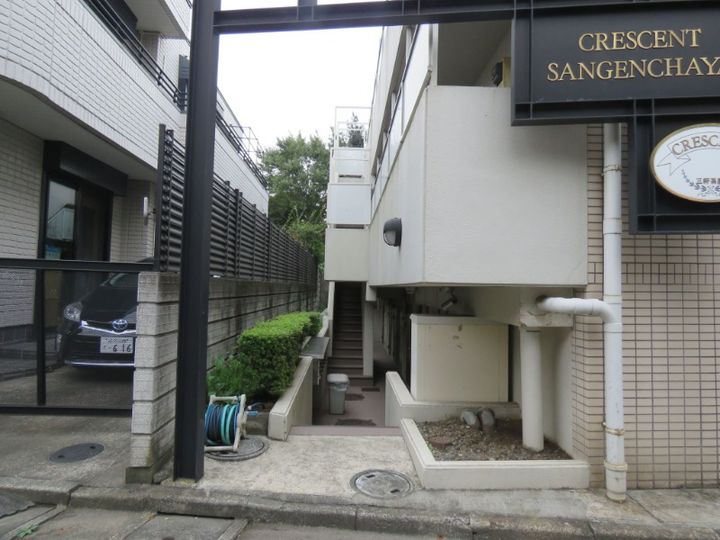 クレッセント三軒茶屋の外観