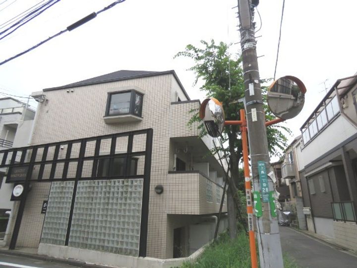 クレッセント三軒茶屋の外観