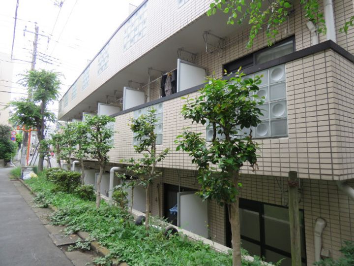 クレッセント三軒茶屋の外観