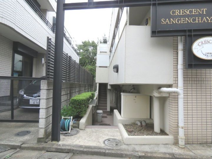 クレッセント三軒茶屋の外観
