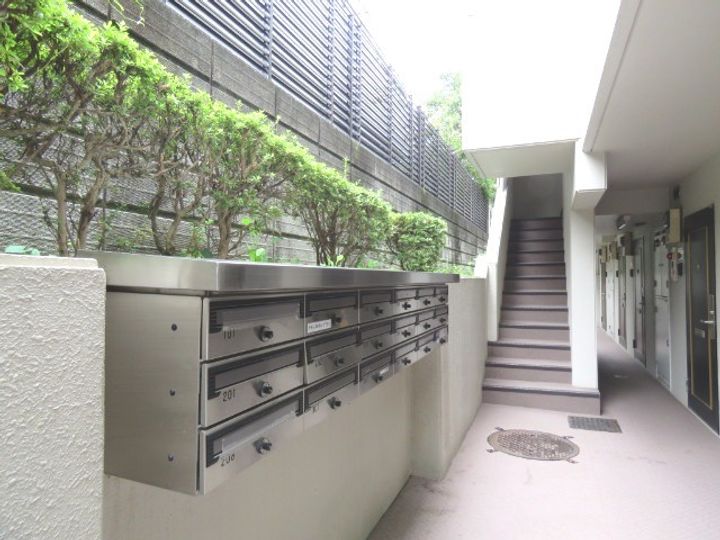 クレッセント三軒茶屋の外観