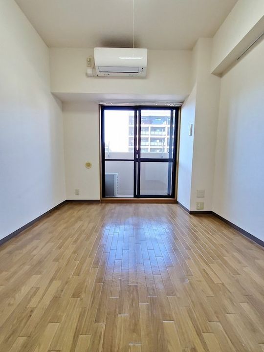 クオーレ青葉台808号室の居間