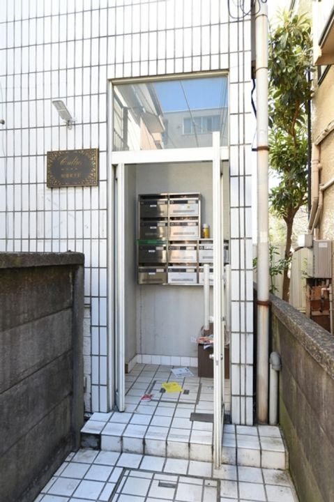 東京都目黒区駒場1丁目の賃貸アパートの外観