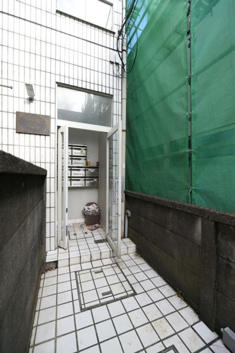 東京都目黒区駒場1丁目の賃貸アパートの外観