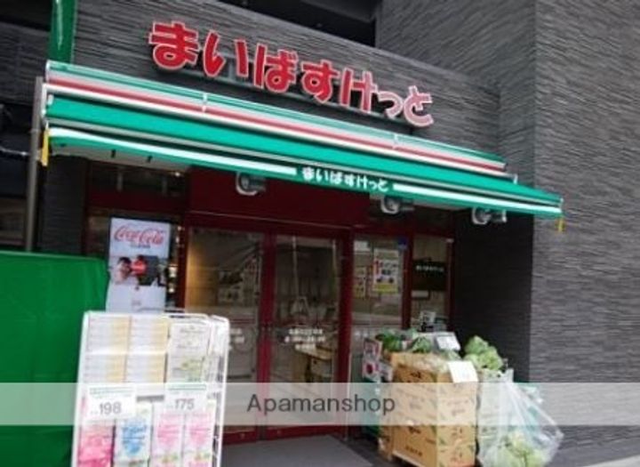 コムデ・ビューの周辺