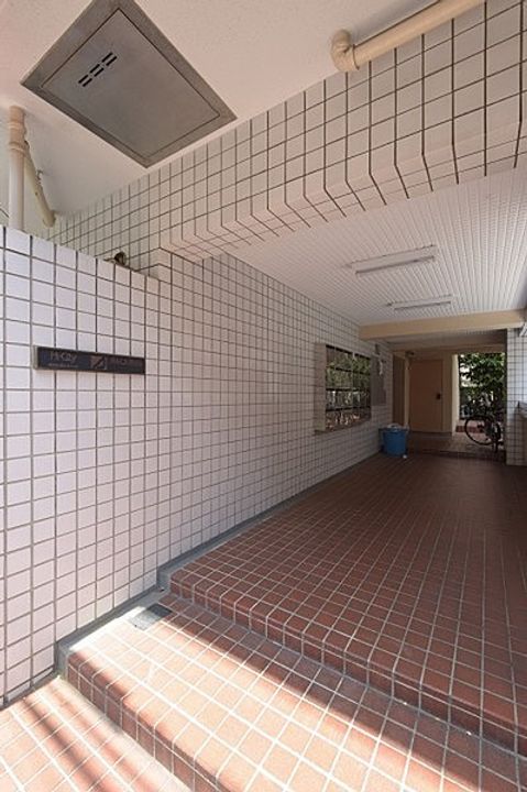 東京都目黒区東山2丁目の賃貸マンションの外観