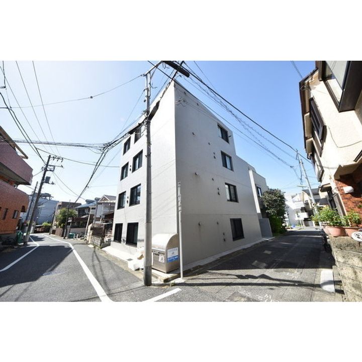 エルフローラ三軒茶屋の外観