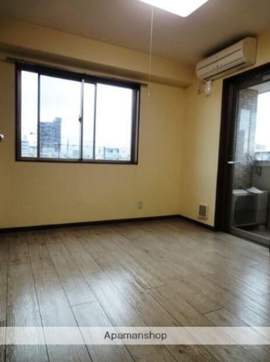 ORANGE RISE NOGALAの居間