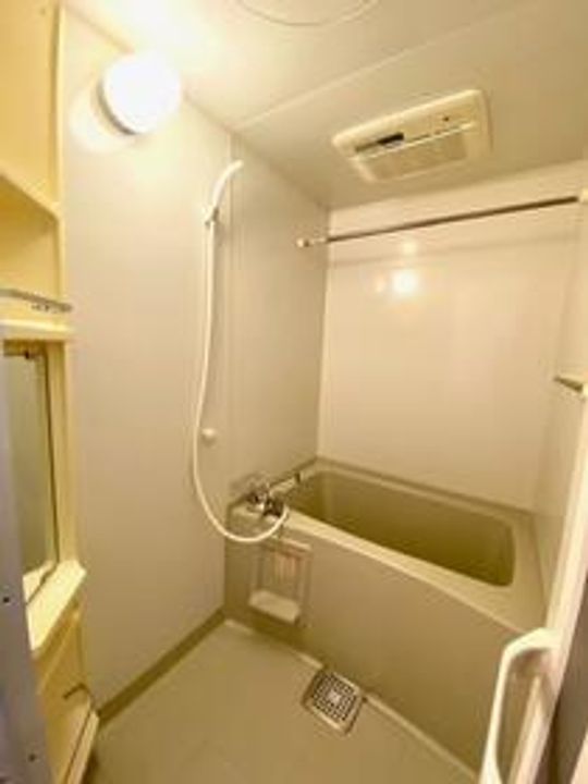 コム シェ ソワⅠの風呂