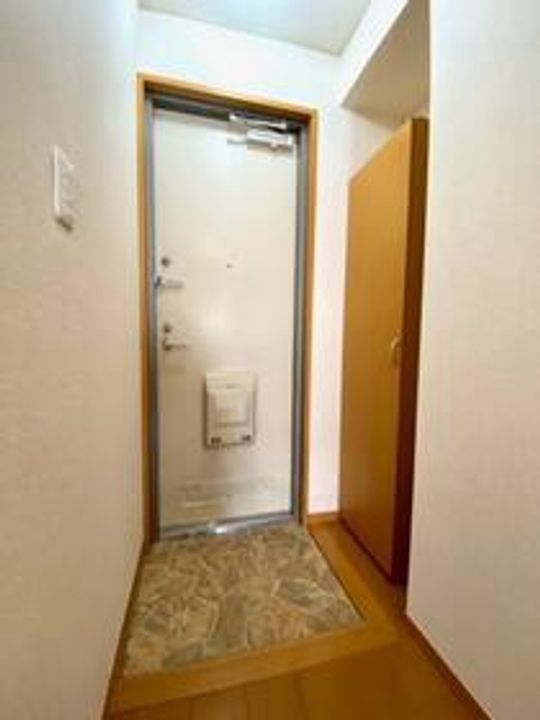 コム シェ ソワⅠの玄関