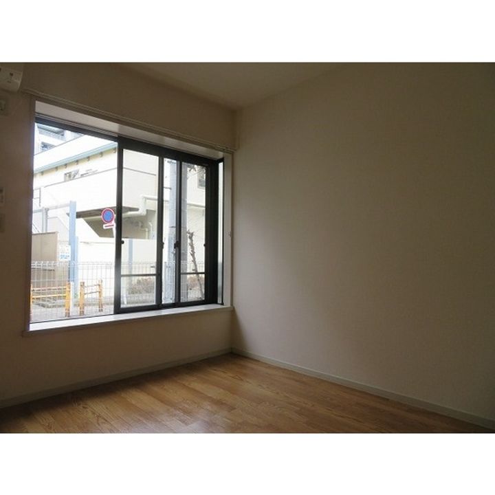 キャップス早稲田の居間