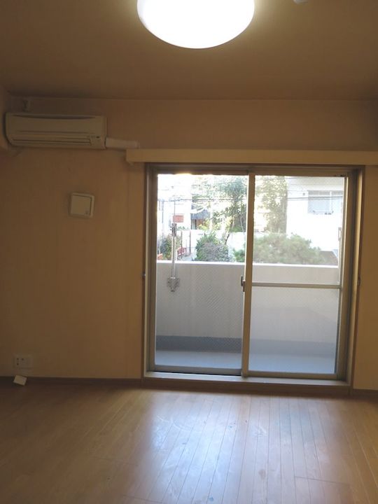 東京都豊島区北大塚1丁目の賃貸マンションの居間