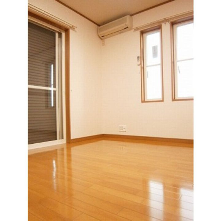 東京都荒川区東日暮里2丁目の賃貸アパートの居間