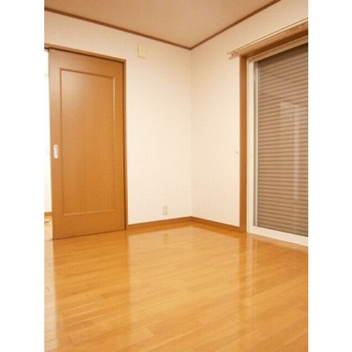 東京都荒川区東日暮里2丁目の賃貸アパートの居間