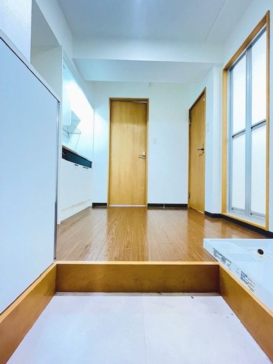 東京都文京区湯島2丁目の賃貸マンションの玄関