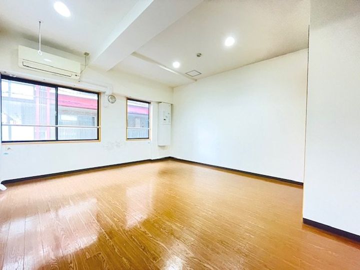 東京都文京区湯島2丁目の賃貸マンションの居間