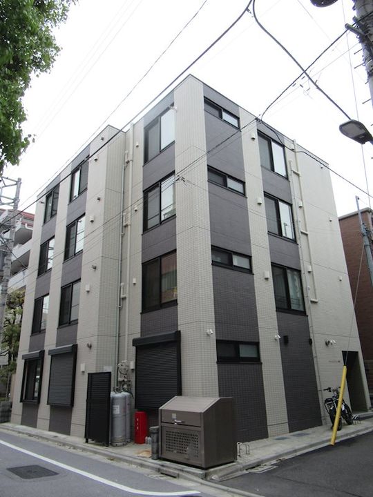 東京都新宿区西五軒町の賃貸マンションの外観