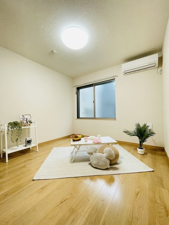 東京都板橋区蓮根1丁目の賃貸アパートの居間