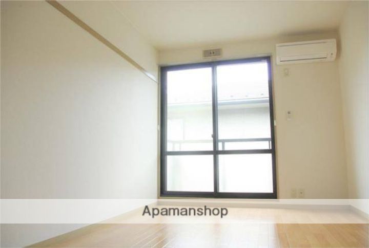 GRANDCHARIOTB棟201の居間