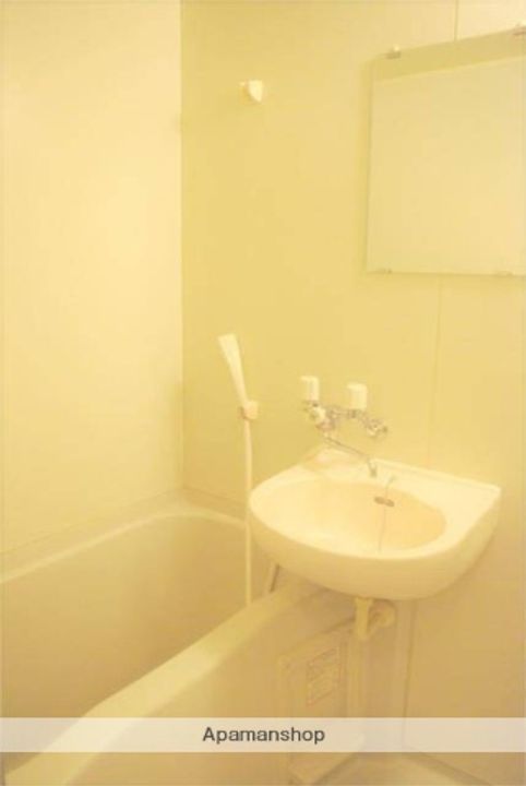 GRANDCHARIOTB棟201の風呂