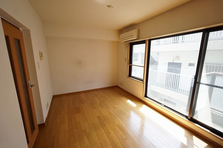 ハイホーム成増303の居間