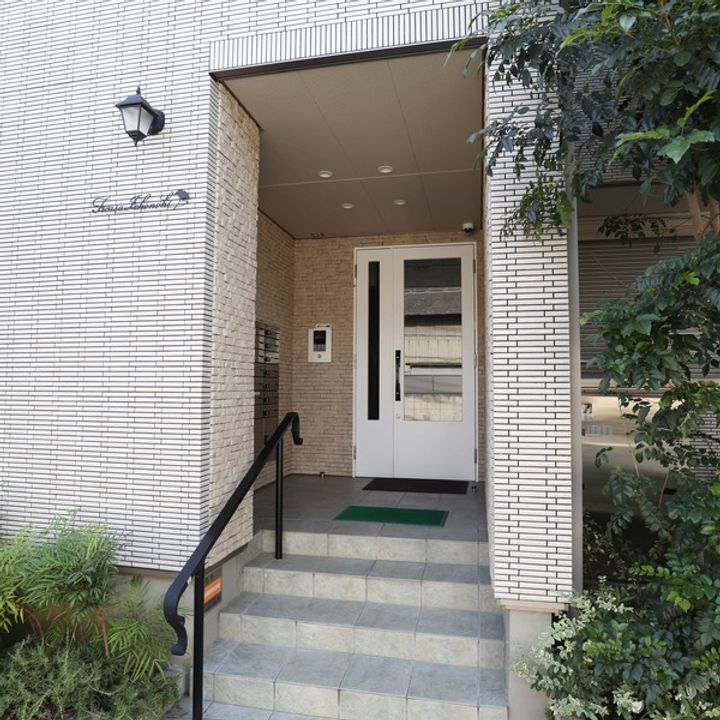 フィカーサ いちょうの木の周辺