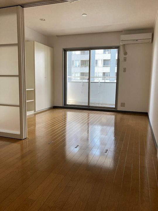 東京都北区赤羽南1丁目の賃貸マンションの居間