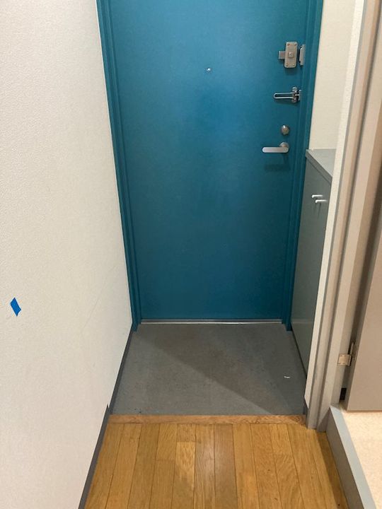 東京都北区赤羽南1丁目の賃貸マンションの玄関