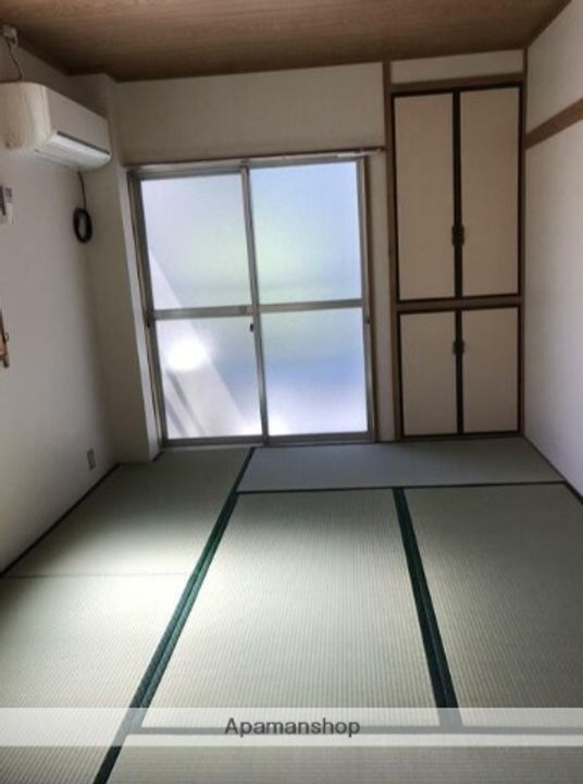東京都北区東十条3丁目の賃貸マンションの居間