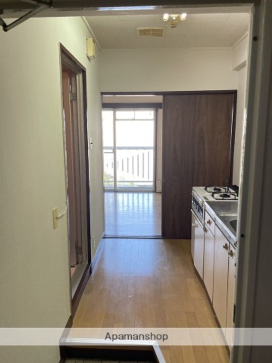 東京都北区赤羽3丁目の賃貸マンションの玄関