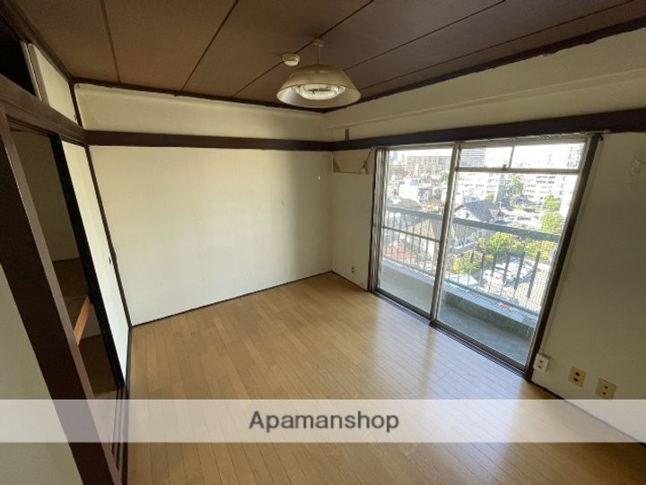 東京都北区赤羽3丁目の賃貸マンションの居間