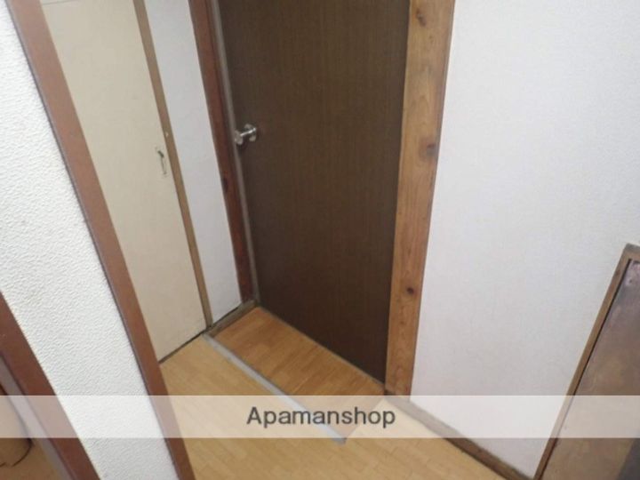 東京都北区赤羽西1丁目の賃貸アパートの玄関