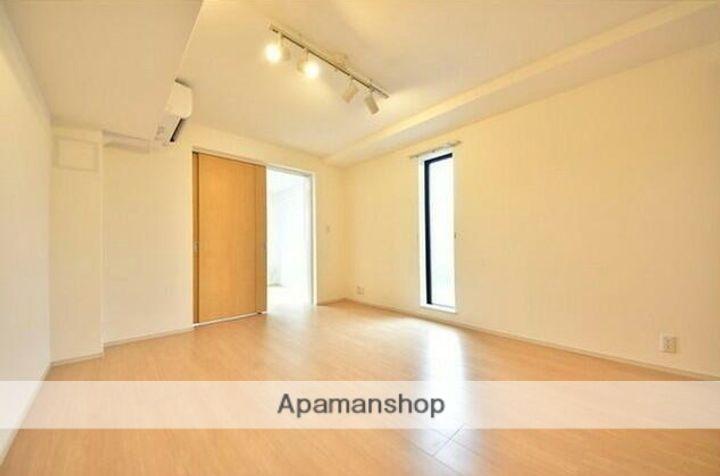 東京都北区赤羽北2丁目の賃貸マンションの居間