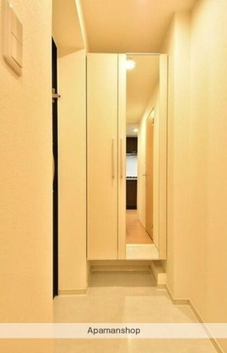 東京都北区赤羽北2丁目の賃貸マンションの玄関