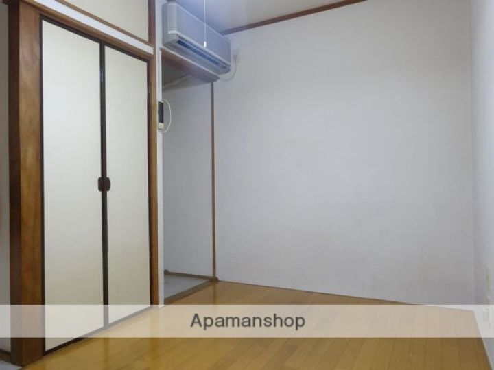 東京都三鷹市下連雀1丁目の賃貸アパートの居間