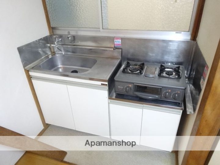 東京都三鷹市下連雀1丁目の賃貸アパートのキッチン