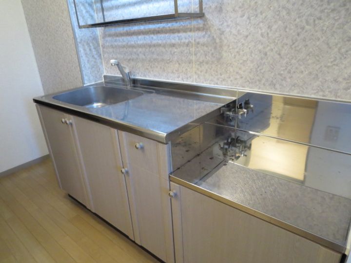 東京都国分寺市東恋ヶ窪5丁目の賃貸アパートのキッチン