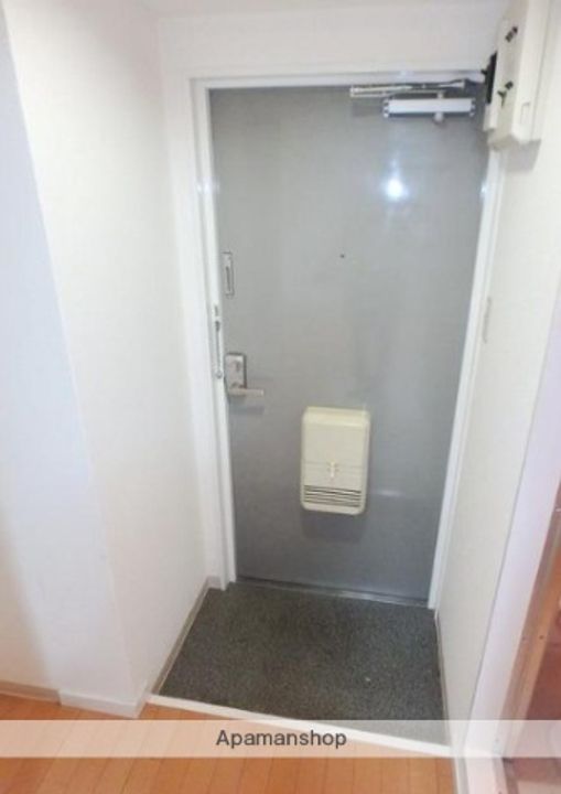東京都武蔵野市西久保2丁目の賃貸マンションの玄関