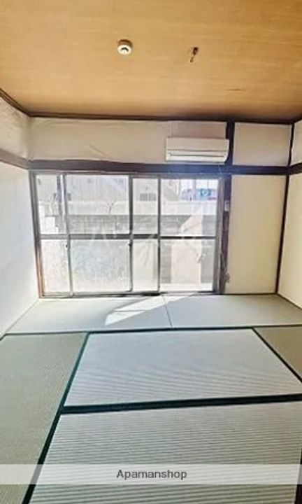 東京都三鷹市野崎1丁目の賃貸アパートの居間